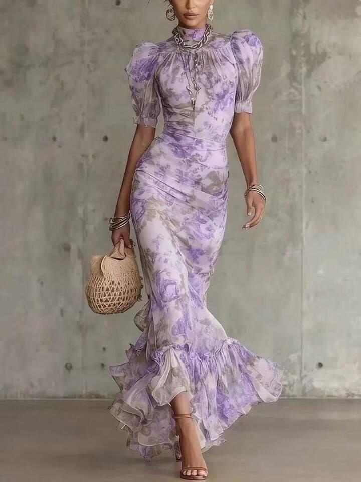 Vestido maxi estampado floral lila, cuello alto fruncido y mangas abullonadas