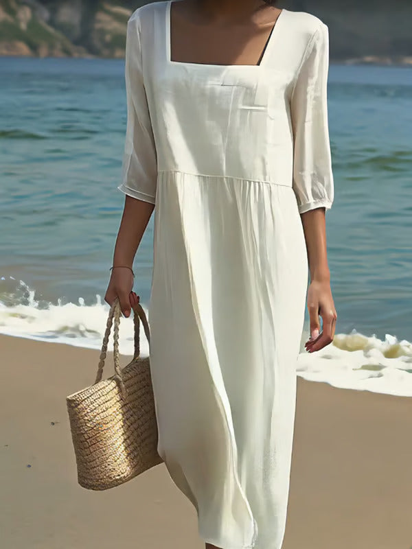 Vestido casual blanco con cuello cuadrado, mangas 3/4 y diseño fruncido en la cintura.