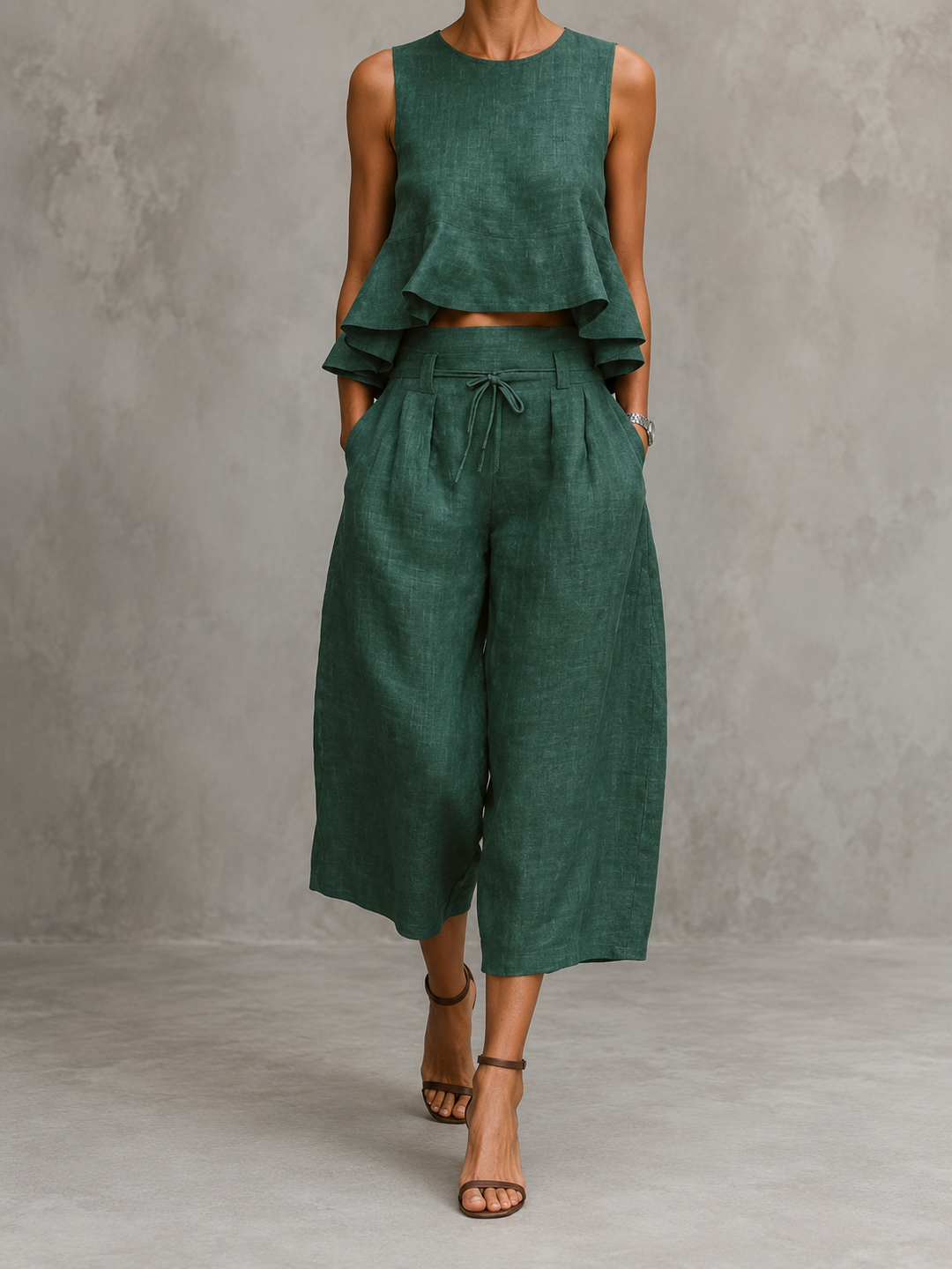 Conjunto mujer verde: blusa sin mangas con volantes y pantalón amplio con lazo