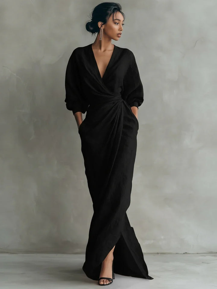 Vestido maxi negro con escote en V, drapeado anudado y abertura lateral