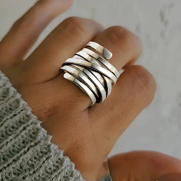Anillo de plata Teresa™ apilado con varias bandas lisas pulidas