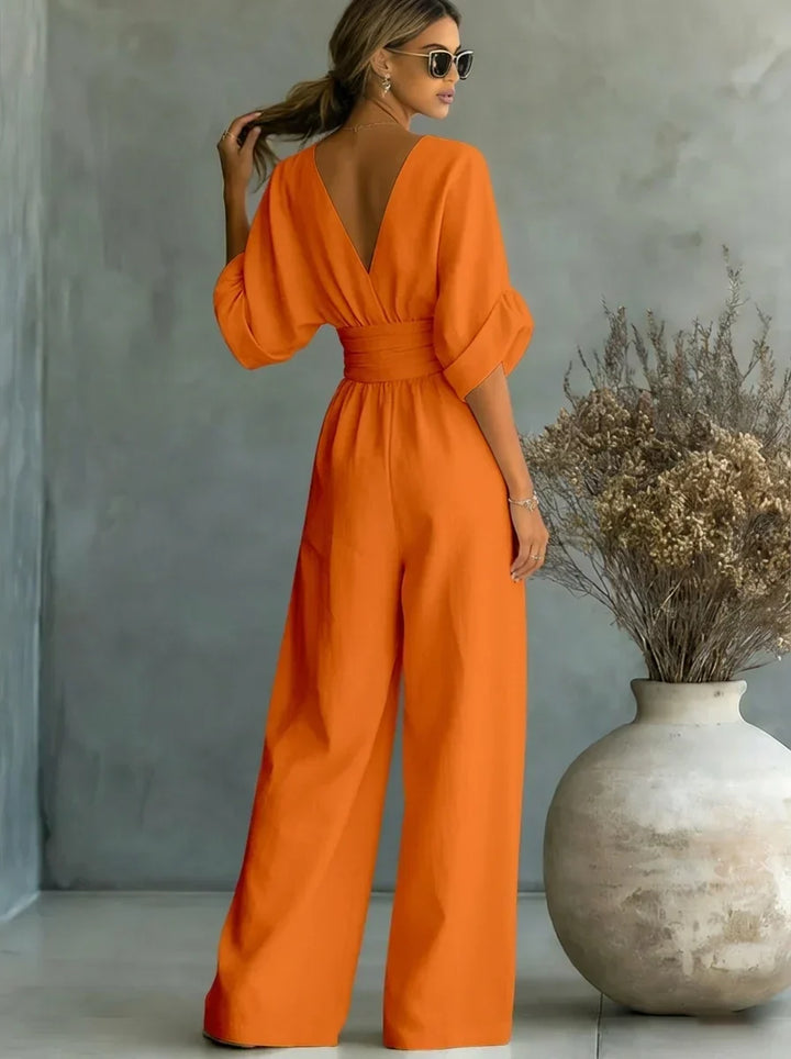 Mono naranja con escote en V, mangas abullonadas y pierna ancha con cintura fruncida