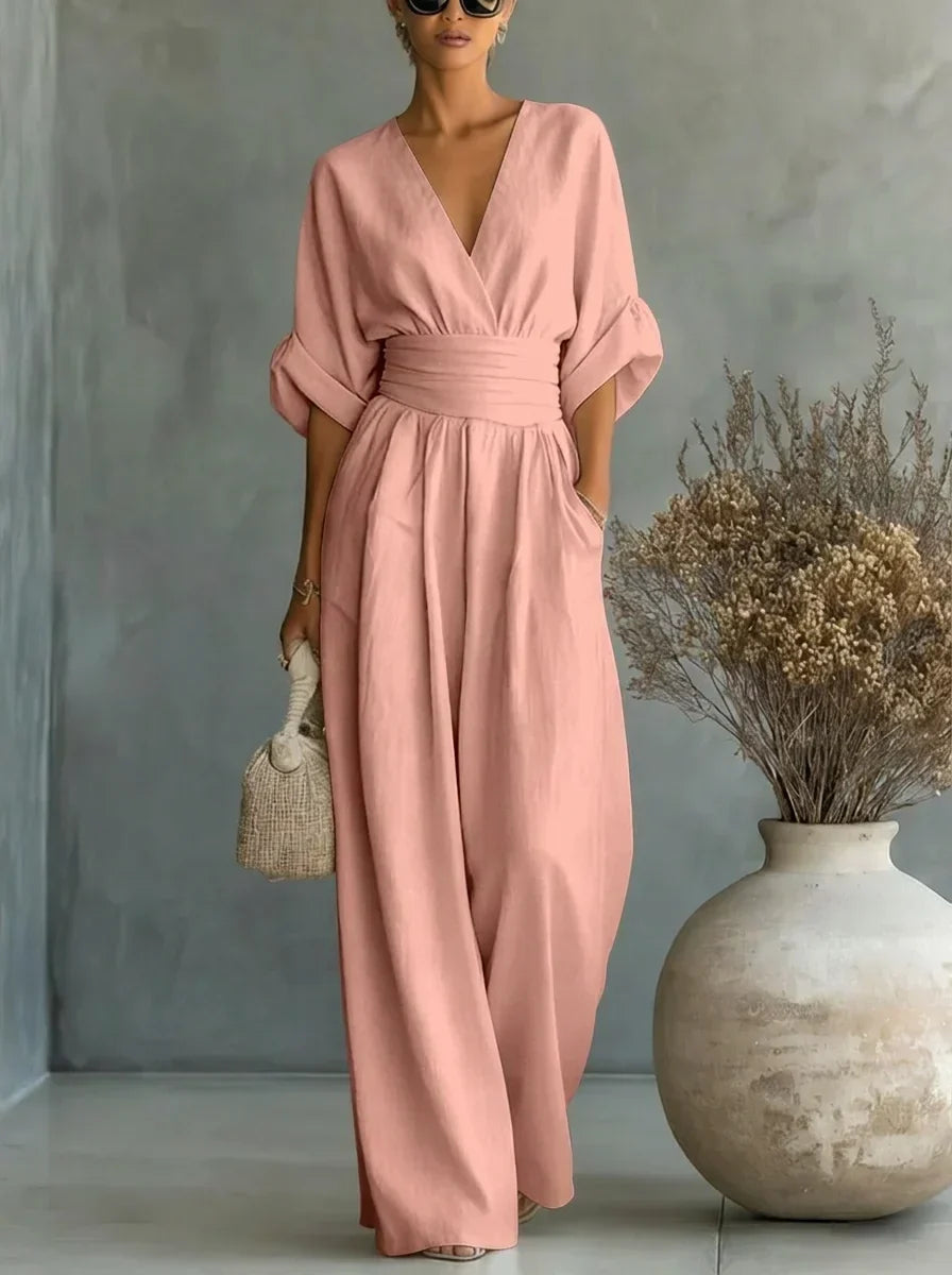 Vestido largo rosa con escote en V y cintura fruncida, mangas caídas y caída amplia.