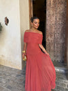 Inés™ – Vestido Largo Hombro Caído Terracota