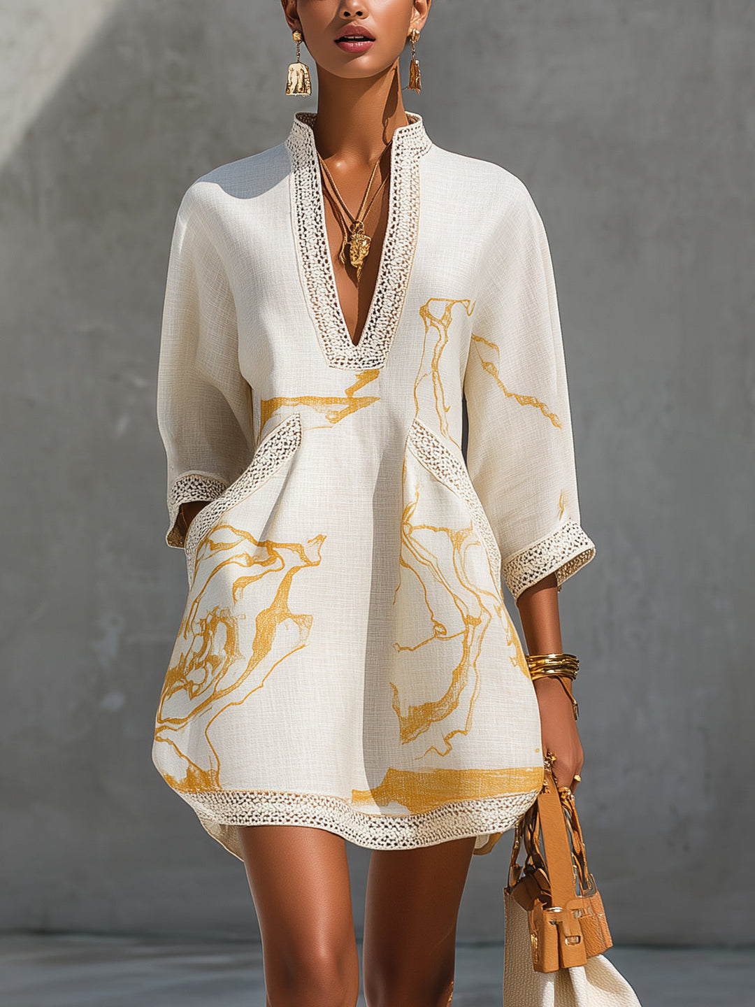 Elena™ – Vestido Mini de Encaje Crochet con Escote en V en Oro Marfil