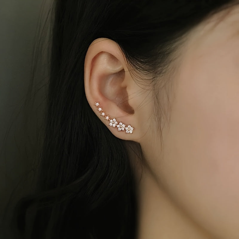 Pendientes florales de pedrería en la oreja, tono oro rosa