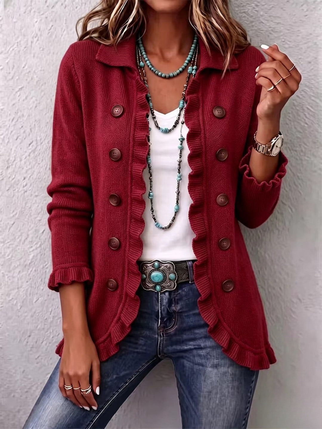 Chaqueta de punto roja rubí con volantes, cierre con botones y mangas largas