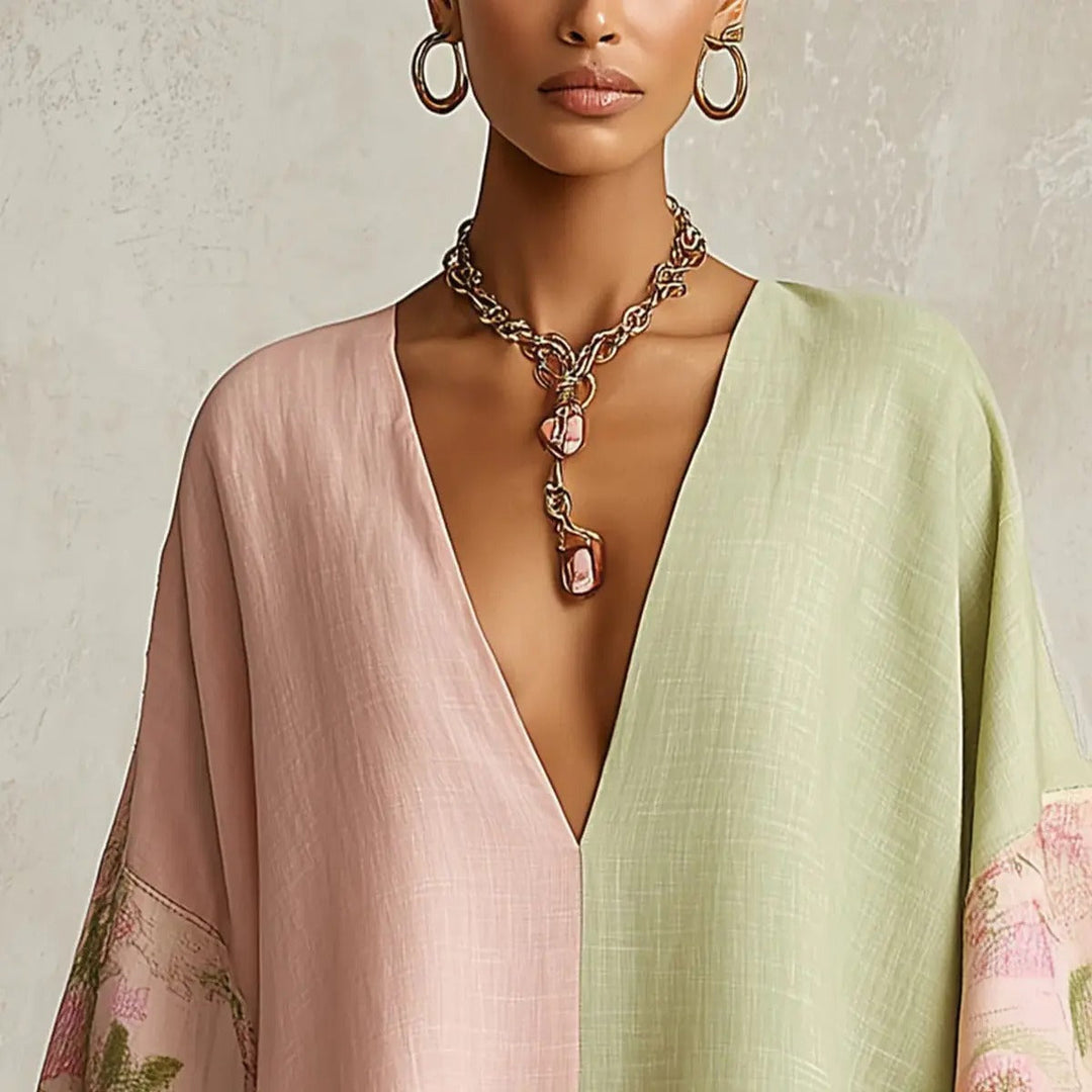 Vestido bohemio bicolor con escote en V pronunciado y tejido fluido en rosa y verde