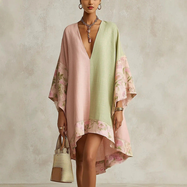 Vestido bohemio bicolor rosa y verde con escote en V y mangas amplias asimétricas