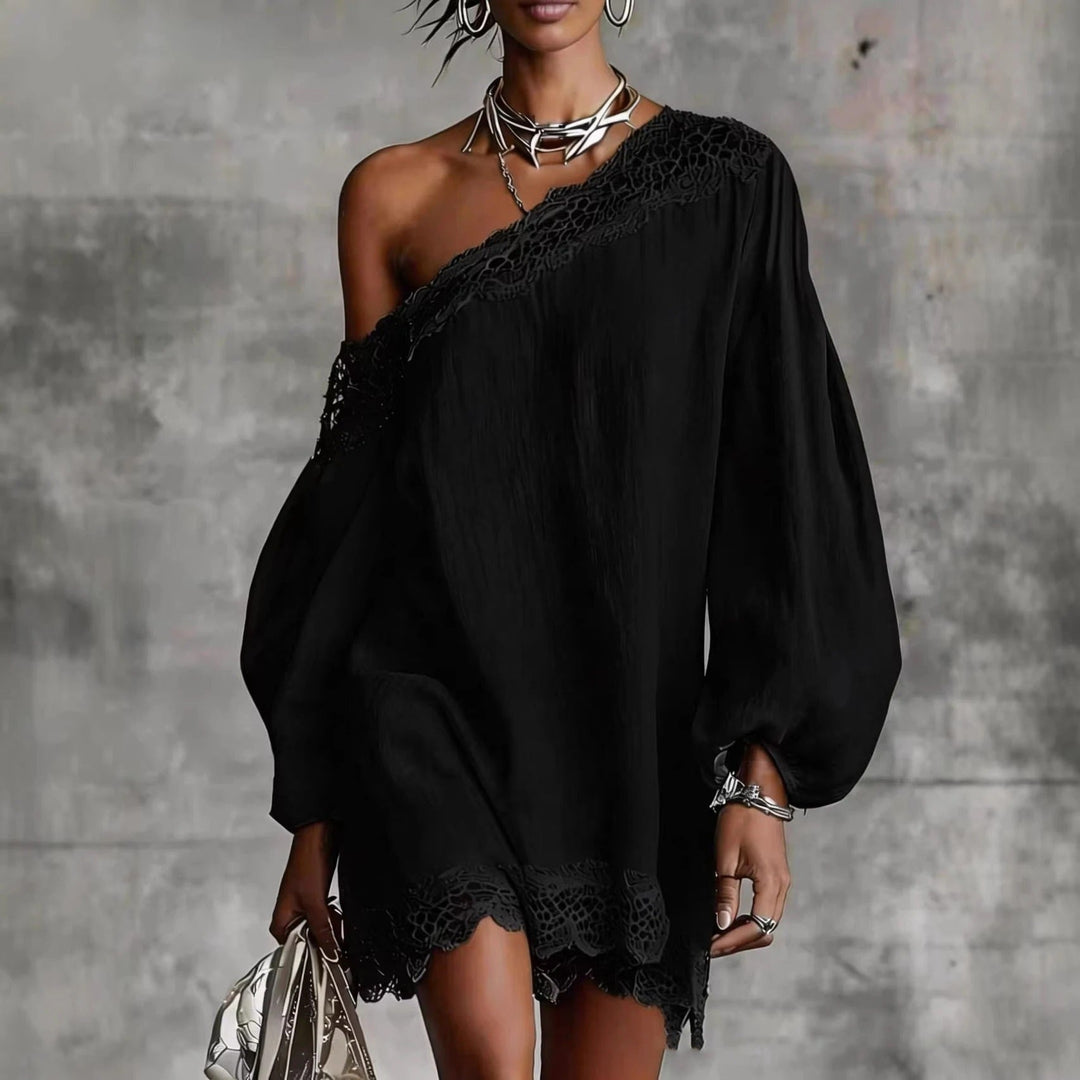 Vestido mini negro de encaje, hombro descubierto y mangas abullonadas