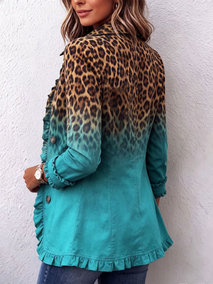 Chaqueta tipo blazer degradada turquesa con estampado leopardo y volantes en el bajo
